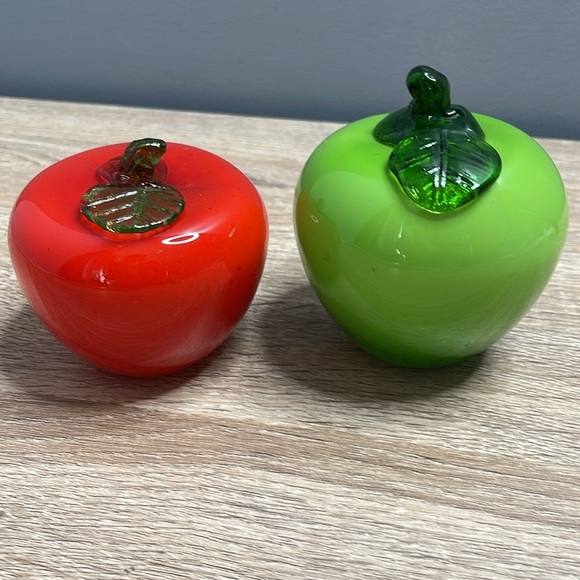 Vintage Murano Style 70s Blown Glass Apple Figurines/Paperweights Red and Green - Picture 4 of 8